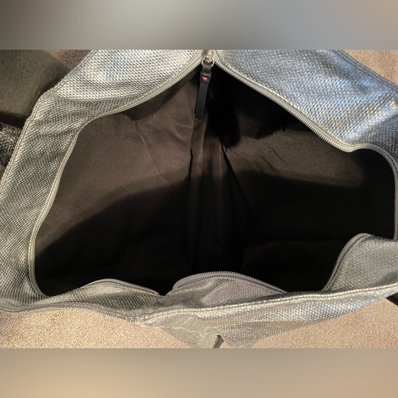 Victoria’s Secret Limited Edition large silver weekender bag w/ zipper top - Picture 5 of 9